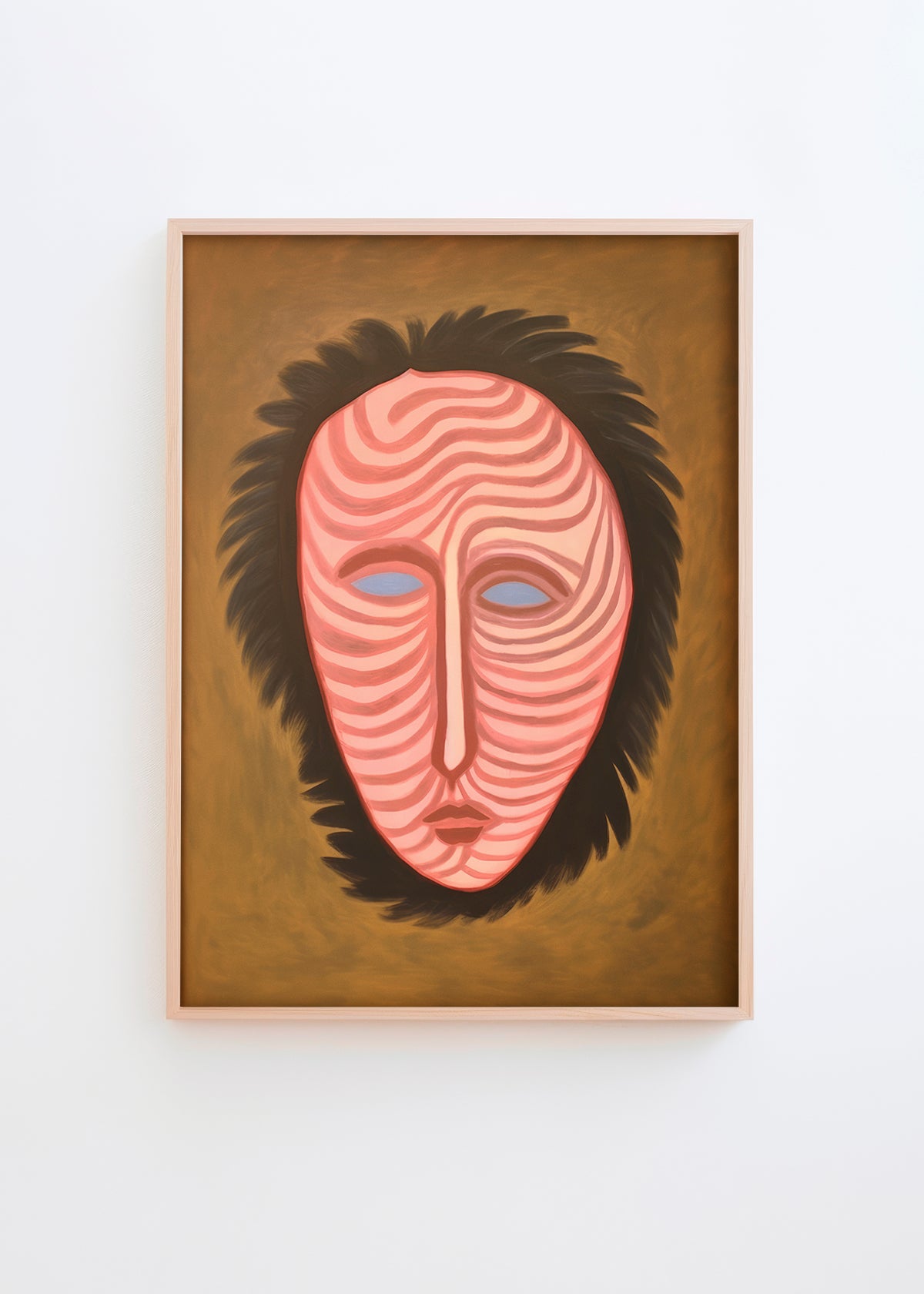 Poster of a stylized pink-striped face with blue eyes on warm ochre background – abstract mask motif framed in light wood.