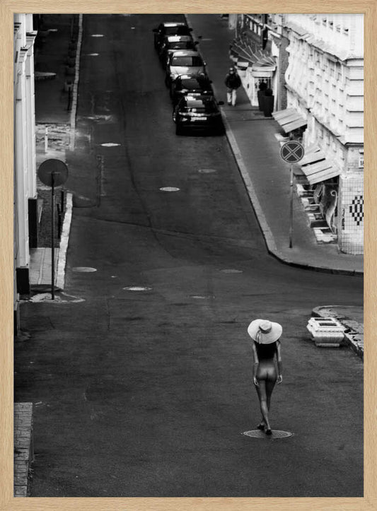Naked Woman Urban Walk – B2B