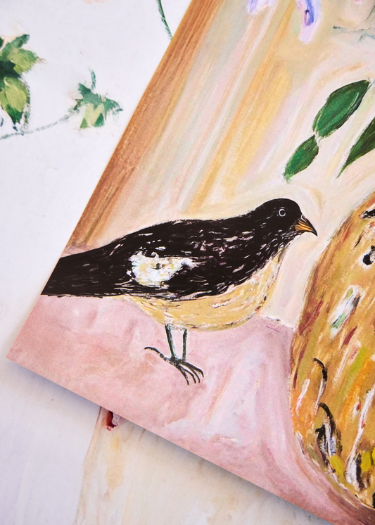Nærbillede af plakaten Bird no. 2 - wn fugl i gule og sorte toner foran en prikket vase. En plakat fra HelloPoster