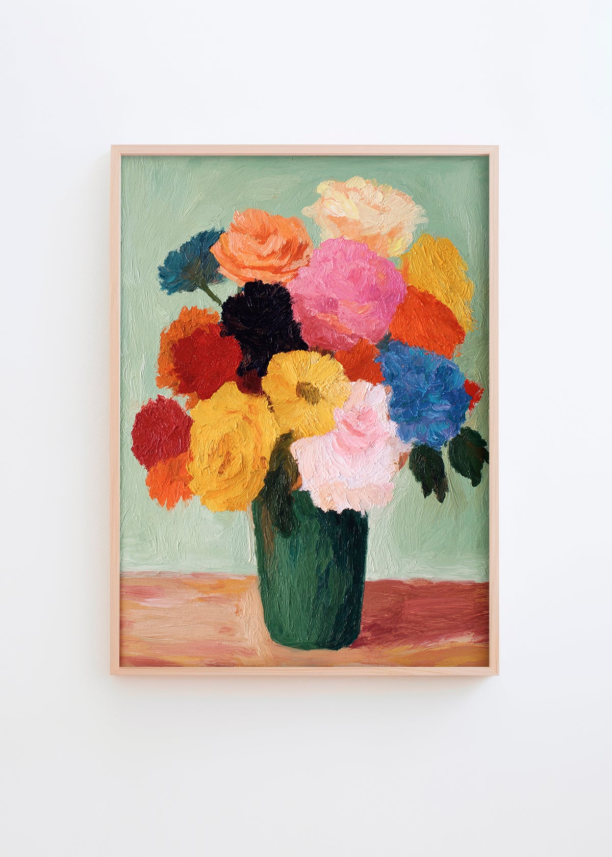 Indrammet blomsterplakat med kraftige penselstrøg i pink, gul og blå